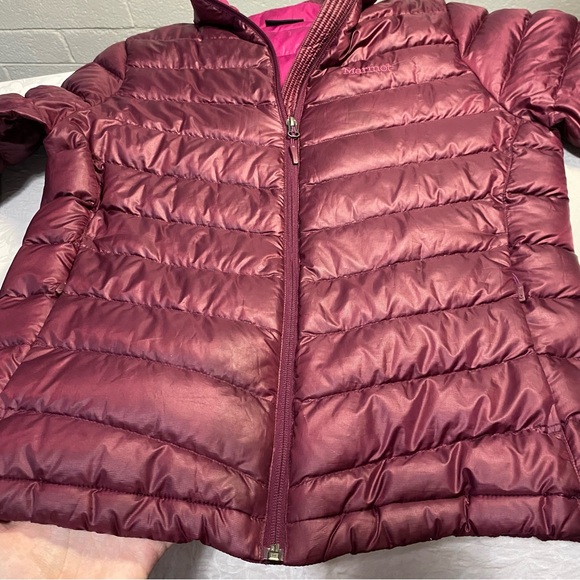 Marmot 700 Fill Women’s Duck Down PufferJacket Berry/Burgundy Large Small Flaw - Picture 12 of 14